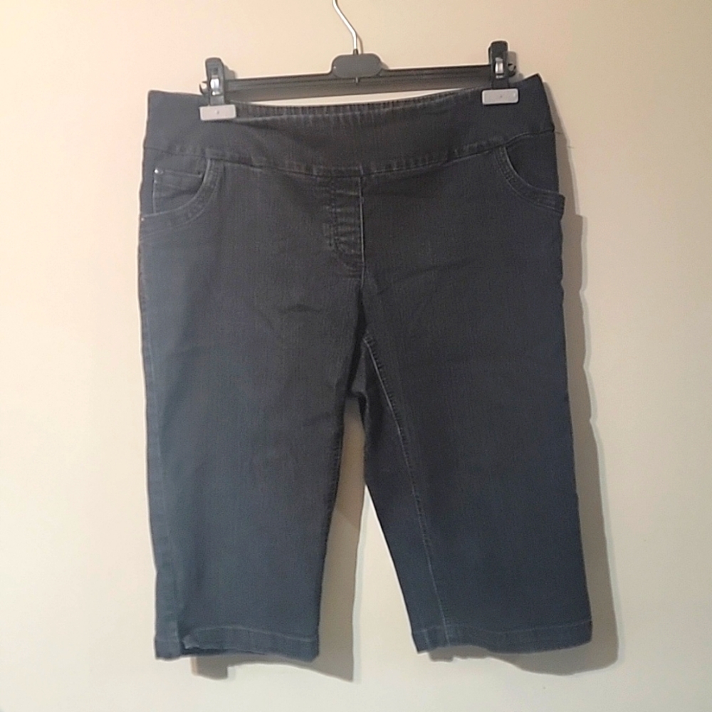 CONTRAST PRIS WOMEN'S STRETCHABLE CAPRIS PANTS SIZE 16P